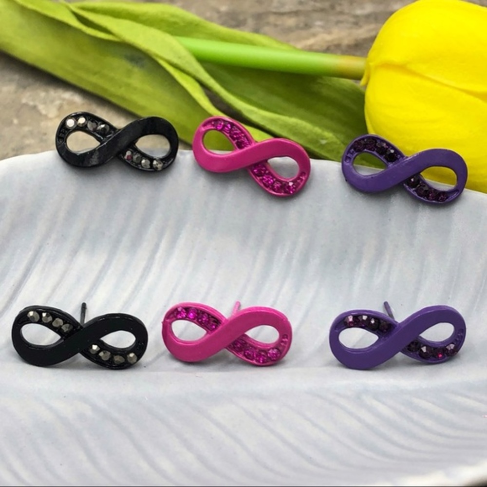 🍀 Infinity Loop Knot Post Stud Earrings